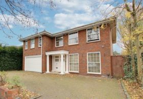 5 bedroom Detached f...